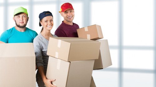 Packing and loading service for flats and offices in Charingcross