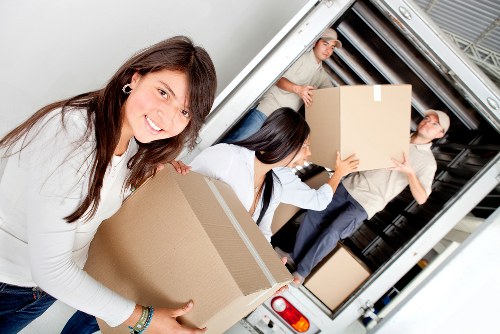 Prepared moving van service for apartments and offices in Charingcross