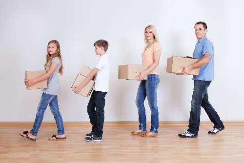 Checklist and planning for a moving van booking in Charingcross
